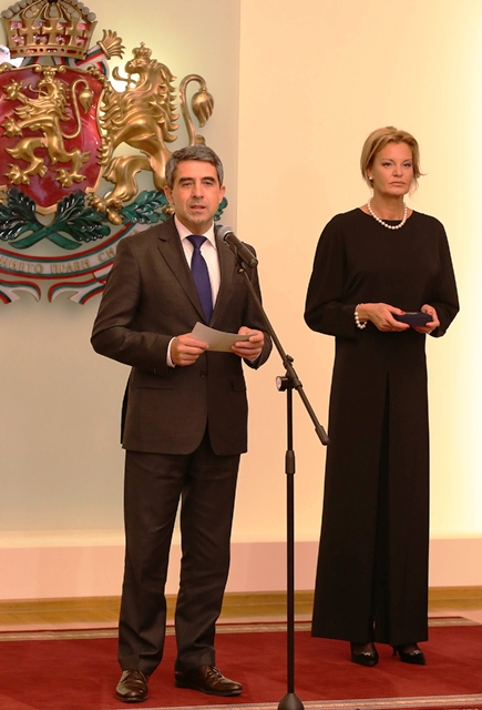 Bulgaria President Rosen Plevneliev (left) pictured with BOC President Stefka Kostadinova paid tribute to the role it plays in promoting the values and principles of Olympism ©BOC