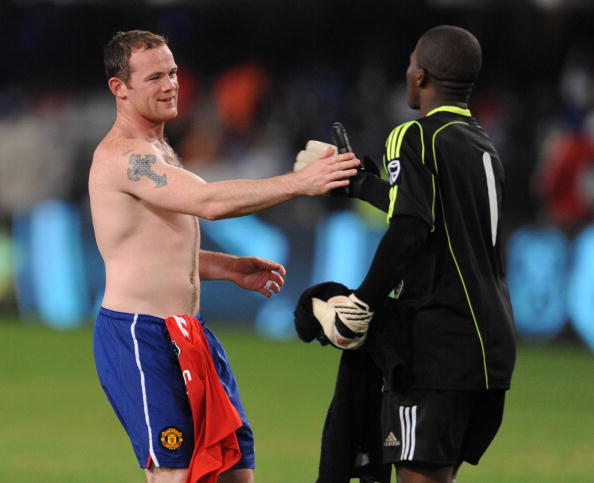 Senzo Meyiwa played in a friendly between Orlando Pirates and Manchester United in 2008 and went up against Wayne Rooney ©Getty Images