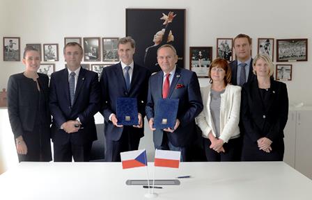 The Olympic Committees of Czech Republic and Poland have pledged to share experience and knowledge after signing of MoC in Prague ©POC