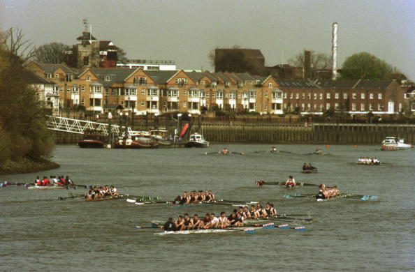 Racing at the Head of the River Eights in 2002 on the Mortlake to Putney course ©Getty Images