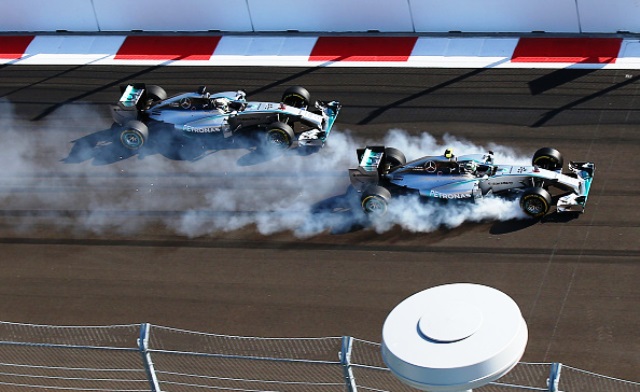 Nico Rosberg locks his front wheels during his ultimately fruitless attempt to overtake Mercedes team mate Lewis Hamilton during lap one of the Russian Grand Prix ©Getty Images