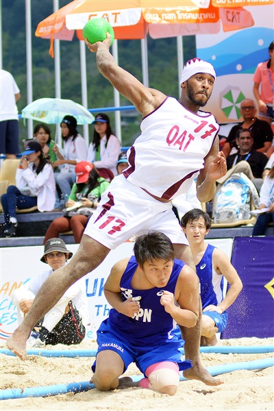 A strong Qatar team started well with victory over Japan in beach handball ©Phuket 2014
