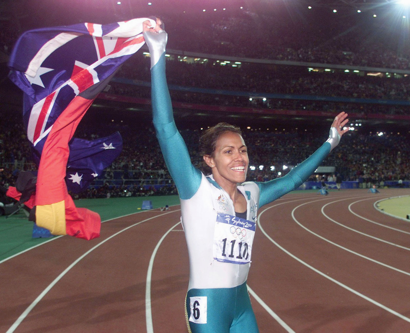 Cathy Freeman carried both the Australian and Aboriginal flags during her lap of honour after winning the Olympic gold medal in the 400 metres at Sydney 2000 ©Getty Images