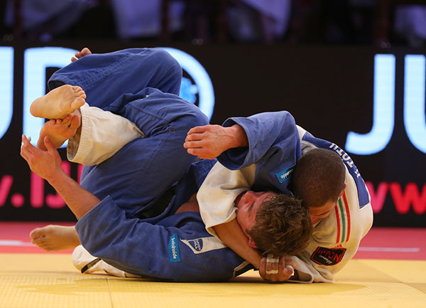 Hungary's Krisztian Toth narrowly got the better of The Netherlands' Noël Van 't End in the men's under 90kg category ©IJF