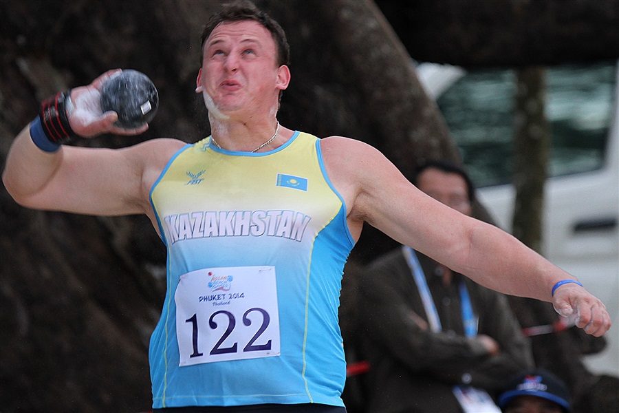 Ivan Ivanov of Kazkahstan placed third in the shot put on the opening day of beach athletics action ©Phuket 2014