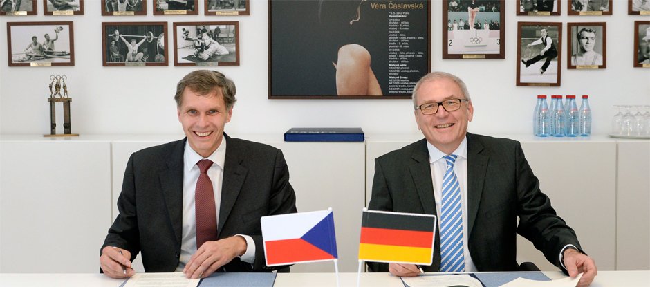 Jiří Kejval (left), President of the Czech Olympic Committee, and Michael Vesper (right), general director of the German Olympic Committee, attended the meeting ©Czech Olympic Committee