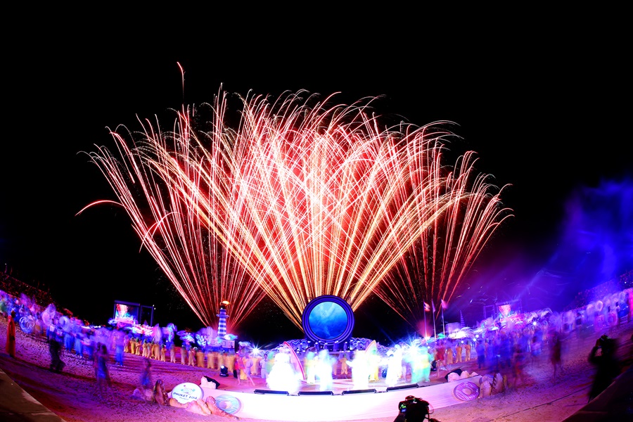 More fireworks ensued as the Phuket 2014 Asian Beach Games closed with a bang tonight ©Phuket 2014