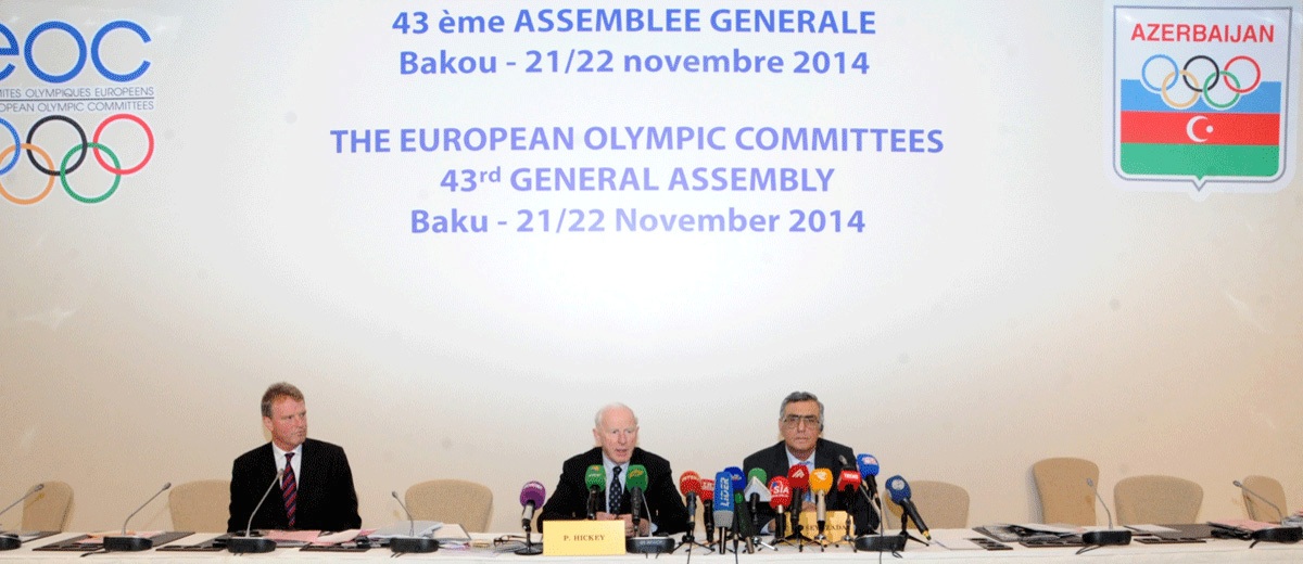 Patrick Hickey (centre) hopes the attendance at the EOC General Assembly in Baku of two delegates from the National Olympic Committee of Armenia indicates the country will compete at Baku 2015 despite raising tensions in the region ©ITG