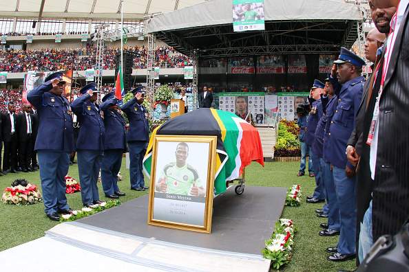 Senzo Meyiwa's coffin arrives at the funeral service ©Getty Images
