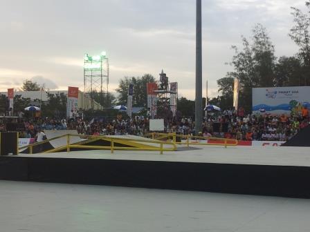 Skateboarders perform in from of an enthusiastic crowd in the "Stunt Park" competition ©ITG