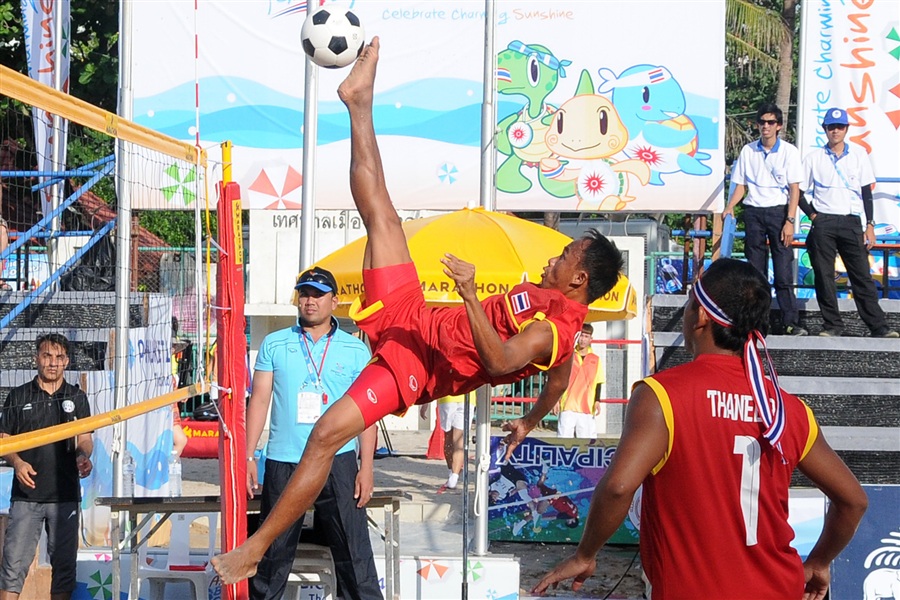 Thailand kicked, headed and flicked their way to kick volley gold over Iran ©Phuket 2014