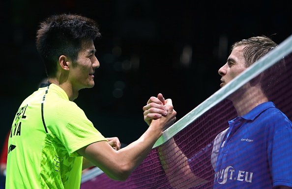 Chen Long shakes hands with Hans-Kristian Vittinghus following the Chinese player's victory in the men's singles final ©AFP/Getty Images