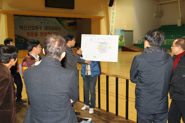 Gwangju 2015 secretary general Kim Yoon-suk led other members of the Organising Committee in an inspection of venues in Hwasun County ©Gwangju 2015