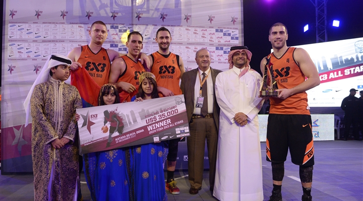 Qatar Olympic Committee secretary general Sheikh Saoud Bin Abdulrahman Al-Thani with FIBA President Horacio Muratore and members of the winning team ©QOC