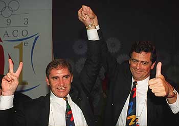 Bid leader Rod McGeoch and New South Wales Premier John Fahey celebrate Sydney being awarded the 2000 Olympics at the IOC Session in Monte Carlo in 1993 ©Getty Images