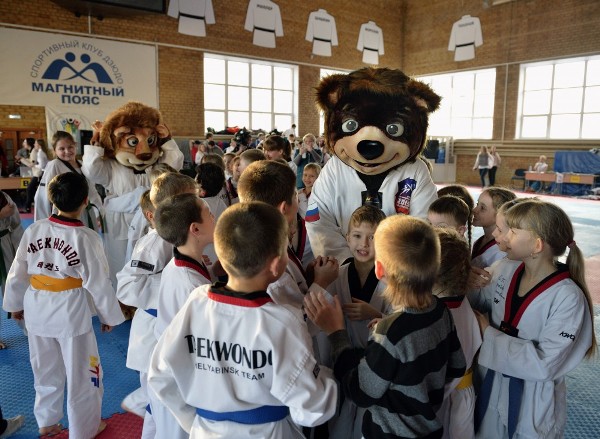 The two mascots for the 2015 World Taekwondo Championship made their first life-sized appearance at the Olympic Judo Training Centre in Chelyabinsk ©World Taekwondo 2015