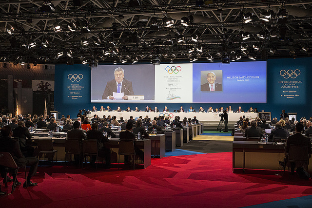 Thomas Bach addresses the IOC Session ©Getty Images