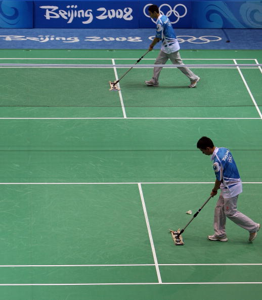 Volunteers mopping the court during a badminton match at the Beijing 2008 Games ©AFP/Getty Images