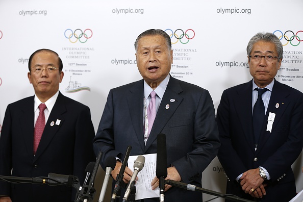 Tokyo 2020 President Yoshirō Mori (centre) confirmed they have already been approached by sports wanting to be part of the Olympic programme in the Japanese capital ©Getty Images