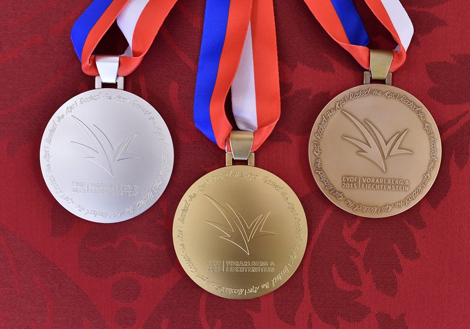The medals for the European Youth Olympic Festival in Vorarlberg and Liechtenstein were shown to Austrian President Heinz Fischer ©EYOF2015