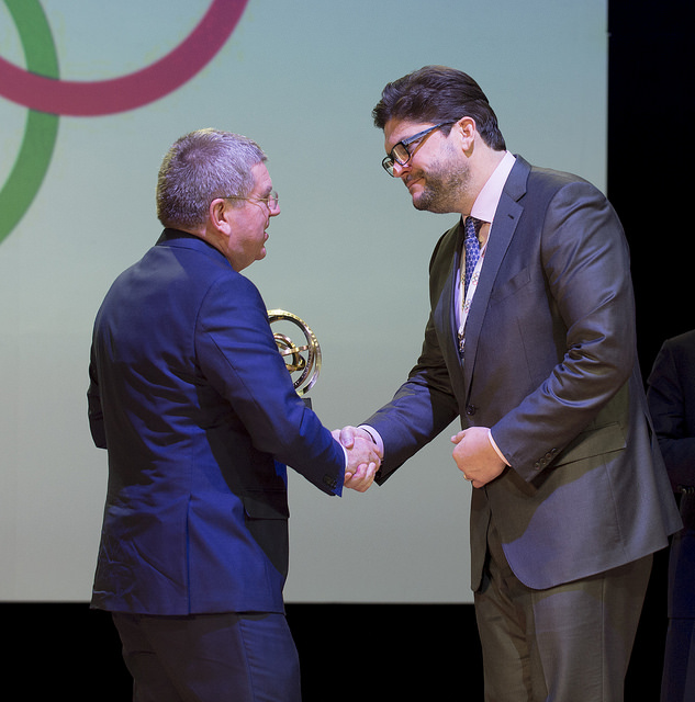 IOC President Thomas Bach presented the Golden Ring award for The Best Olympic Programme to NBC ©IOC
