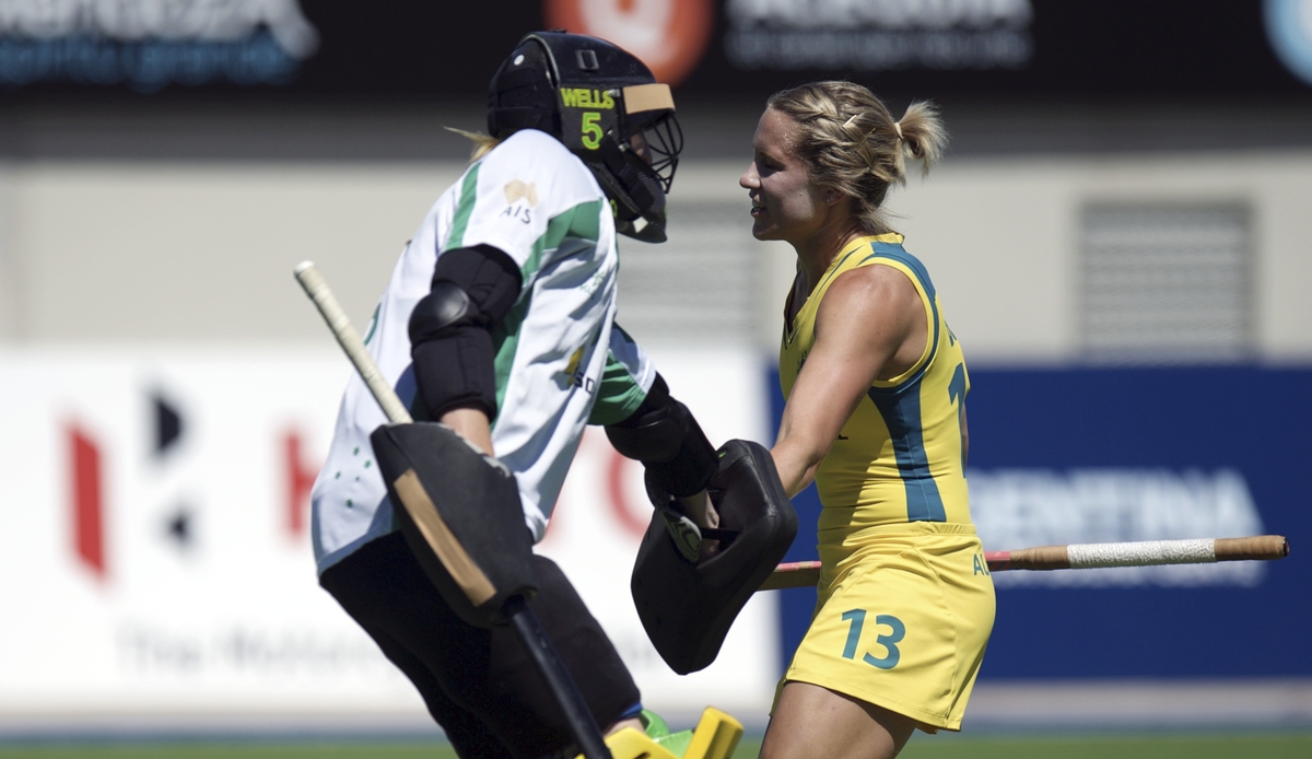 Three goals in 10 minutes proved decisive for Australia has they thrashed Japan to book their spot in the semi-finals of the Women's Champions Trophy ©FIH