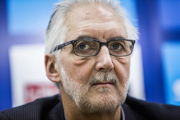 UCI President Brian Cookson is confident that cycling will be added to the Paralympic programme for Tokyo 2020 ©Getty Images