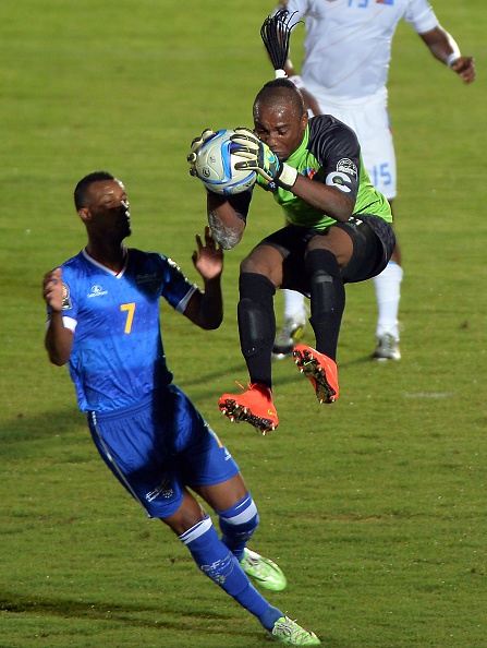 DR Congo goalkeeper Muteba Kidiaba made a brilliant double save in the final 10 minutes to hold onto a goalless draw with Cape Verde ©Getty Images