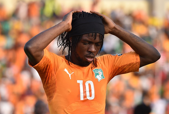 Gervinho suffered a moment of madness as he was given a straight red card for slapping Naby Keita ©Getty Images