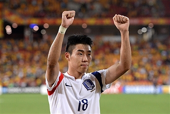 Lee Jeong-Hyop scored the only goal of a tight contest to seal top spot for South Korea