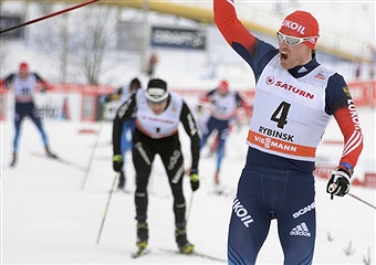 Maxim Vylegzhanin claimed victory in the mens skiathlon race to the delight of the home crowd in Rybinsk ©Getty Images