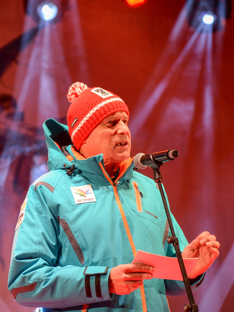 Peter Mennel, secretary general of the Austrian Olympic Committee, addresses the crowd during the Closing Ceremony ©ÖOC/GEPA 