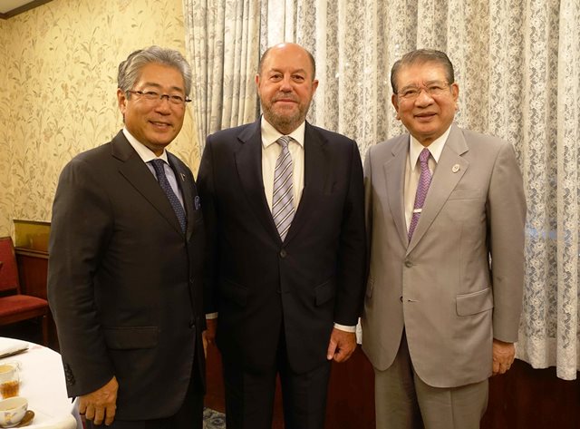 WKF President Antonio Espinos (centre) pictured with Japanese Olympic Committee President Tsunekazu Takeda and another official during his visit. The sport has received widespread support for its inclusion at Tokyo 2020 ©WKF