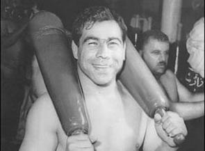 Top Iranian dignitaries attended the funeral of legendary wrestler Jahan Takhti ©Wikipedia