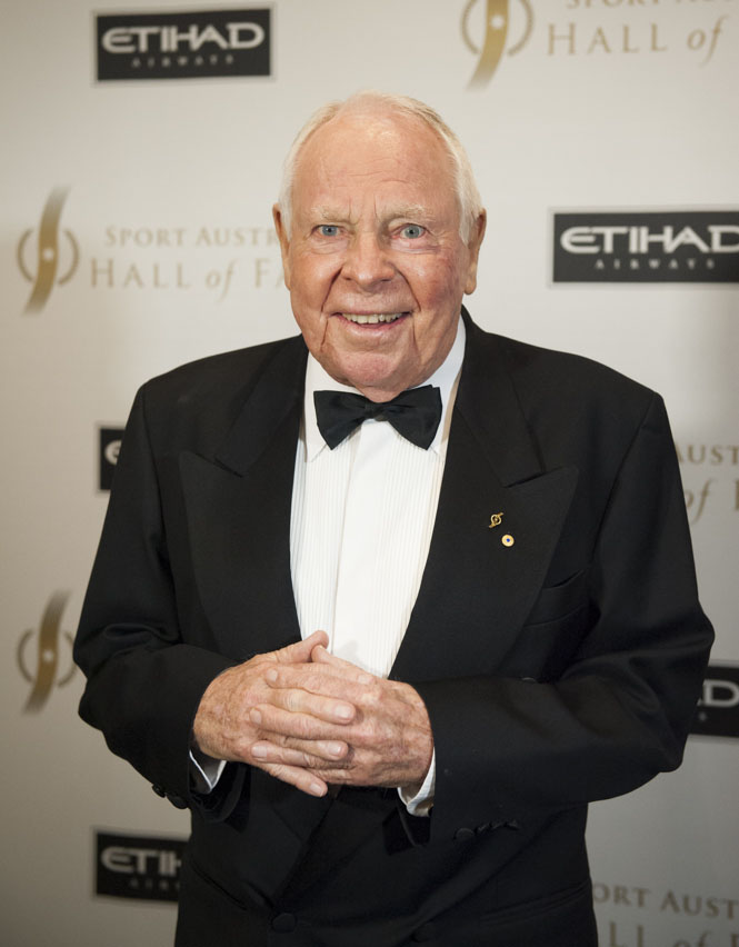 Harry Gordon pictured being conducted into the Sport Australia Hall of Fame ©Sport Australia Hall of Fame
