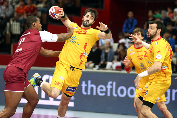 Defending champions Spain found an extra gear to inflict a first defeat, by 28-25, on hosts Qatar at the World Handball Championships ©Qatar2015
