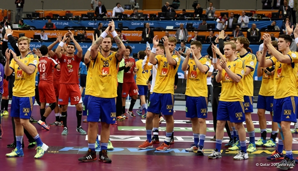 The players of Sweden and Egypt acknowledge the applause from 7,000 spectators in Doha after staging a thrilling 25-25 draw in Group C ©Qatar 2015