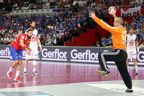 France's goalkeeper Thierry Omeyer was man-of-the-match as the Olympic and European reached the World Handball Championships final - where they will play hosts Qatar - by defeating defending champions Spain ©Qatar2015