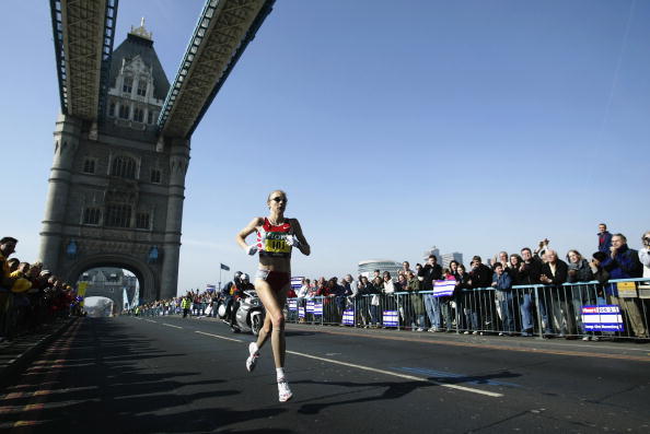 Radcliffe in her pomp - at the halfway point in the 2003 London Marathon, en route to a world record which no other woman has got within three minutes of ©Getty Images