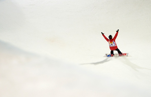 Cai Xuetong of China celebrates halfpipe gold ©AFP/Getty Images