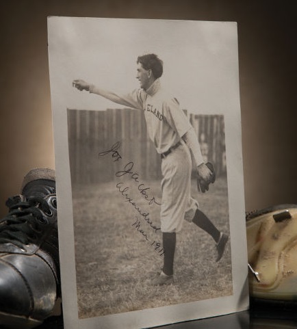 A rare signed photo of Shoeless Joe Jackson was bought by an anonymous bidder for $179,000 (£116,000/€157,000) ©Heritage Auctions