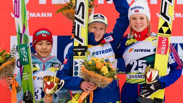 Daniela Iraschko-Stolz (centre) saw off competition from Sara Takanashi (left) and Maren Lundby (right) ©FIS
