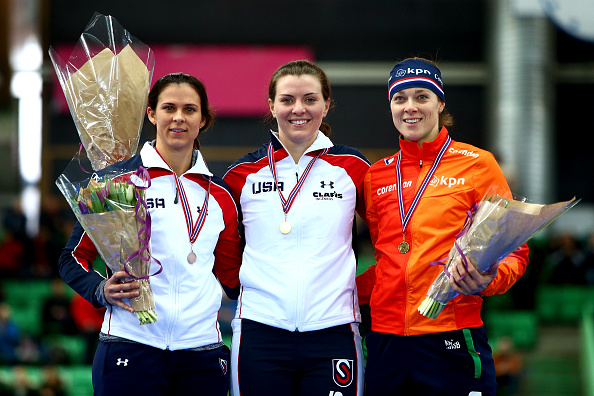 Heather Richardson (centre) took advantage of the absence of four-time Olympic champion Ireen Wüst by claiming a commanding win in Hamar ©Getty Images