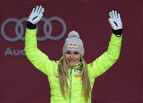 Lindsey Vonn of the US waves to the crowd as she receives her women's Super G bronze medal ©AFP/Getty Images