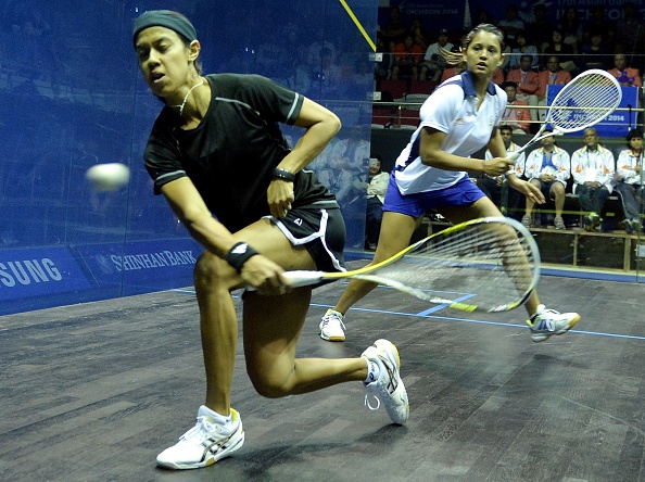 Nicol David (near) has eclipsed the 105-month mark set by New Zealand's Dame Susan Devoy in February 1993 ©Getty Images