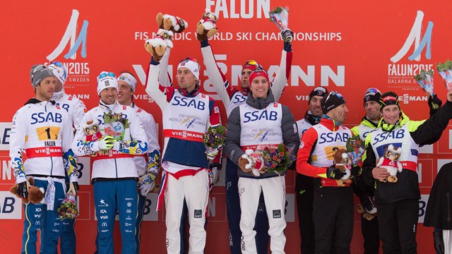 Norway celebrate after receiving their gold medals after their relay victory in Falun ©FIS/Nordic Focus
