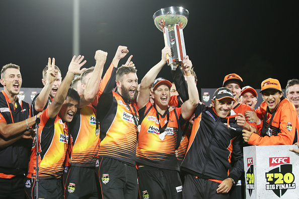 Perth Scorchers won the 2014-2015 men's Big Bash League title with a four-wicket victory over Sydney Sixers ©Getty Images