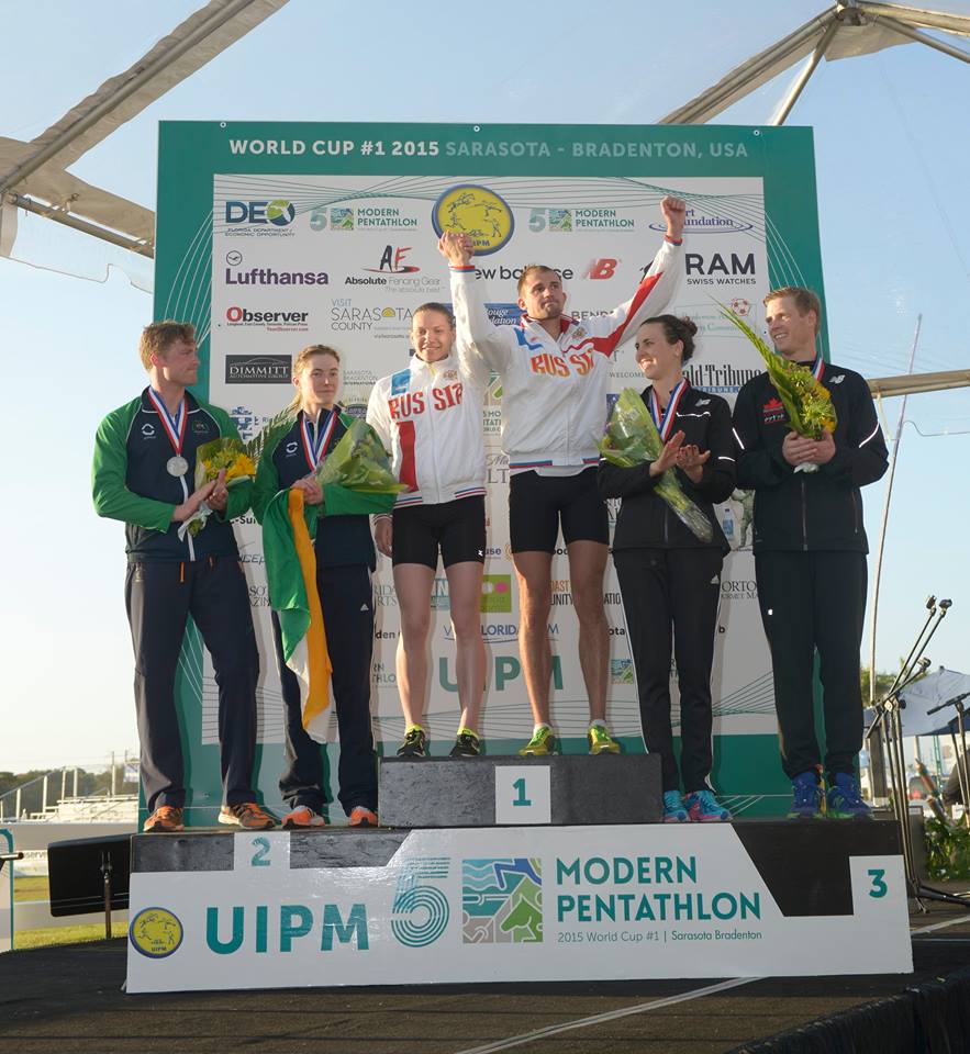 Russia celebrate gold in the World Cup team relay ©UIPM
