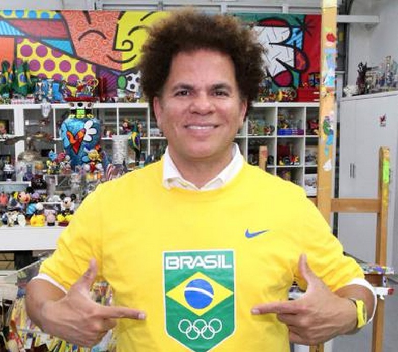 Romero Britto, wears the seal of the Rio Olympics and flag of his native Brazil as global ambassador the Rio 2016 Games ©Romero Britto