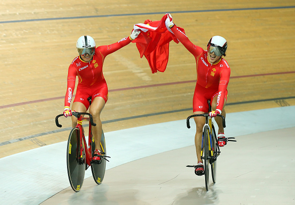 The Chinese team of Gong Jinjie and Zhong Tianshi were in imperious form as they clinched gold in a world record time ©Getty Images